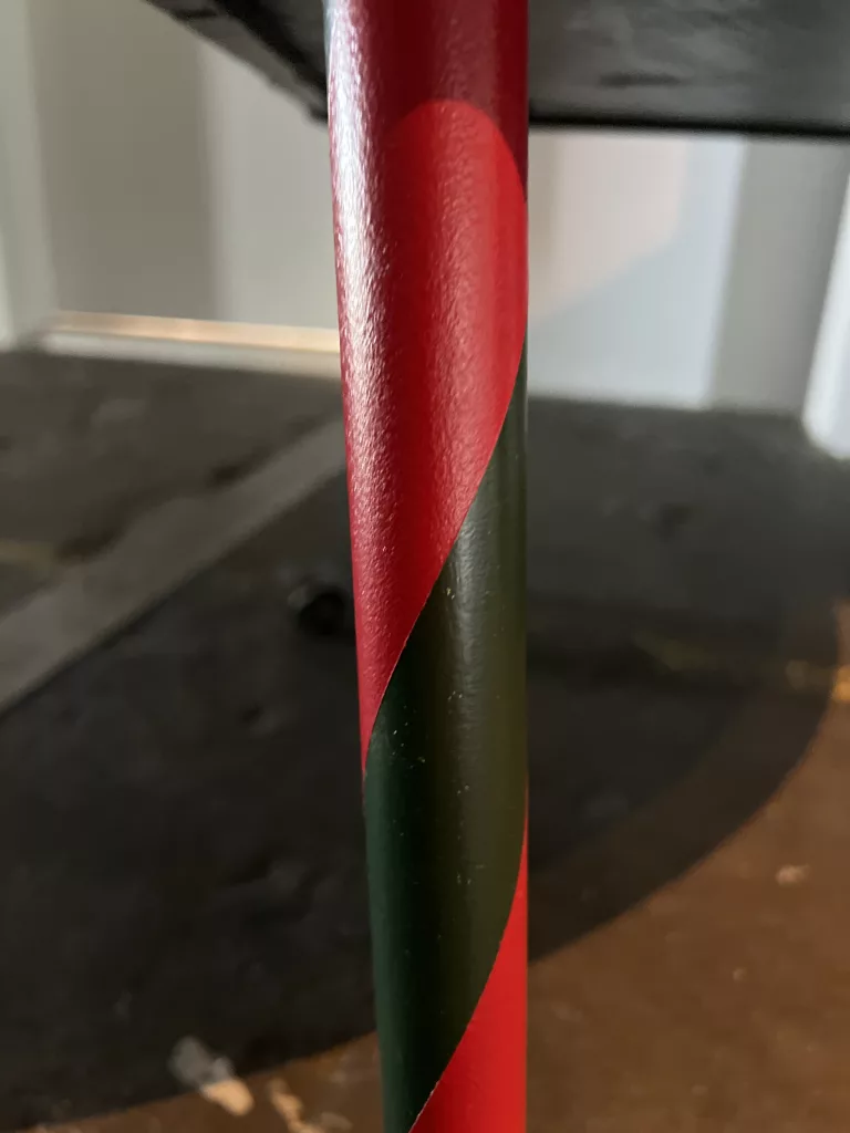 Detail der grün-roten Kante an Antons Korpus